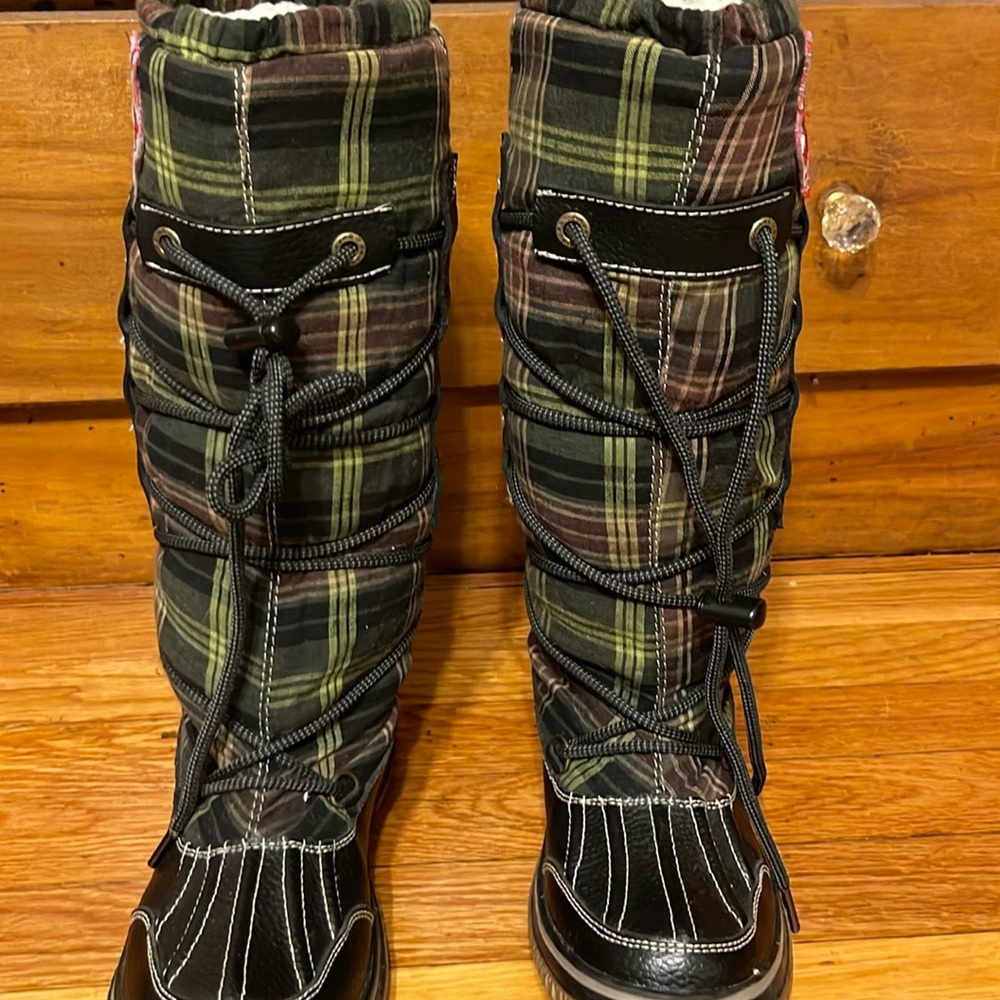 Pajar Canada tall sinch winter boots.